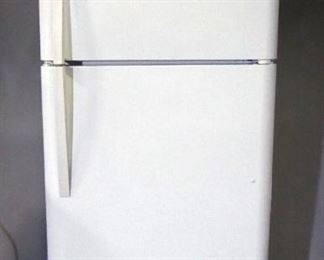 Kenmore Top Freezer Refrigerator Model 253.60622410, Mfg 4/16, Powers On ???
