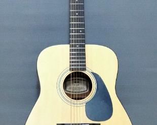 Yamaha Folk Guitar Kit F-35P, With Carry Case, Strap, Qwik Tune Automatic Tuner, Strings, Pitch Pipe, Picks, And More, In Box