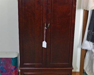 Master jewelry chest