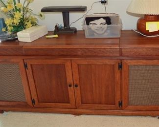 Stereo cabinet