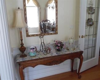 Elegant table and matching mirror