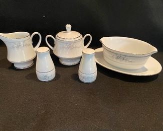 Noritake Sweet Leilani Gravy Boat And Serveware