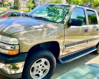 2004 CHEVY SUBURBAN!!! $5995
Gas gauge isn’t working. AC isn’t working. Not sure if Freon issue. 