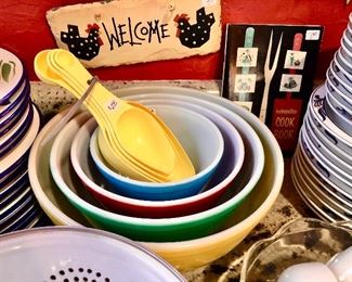 MORE VINTAGE NESTING BOWLS.