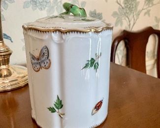 Biscuit jar porcelain 