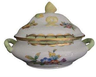 Herrend porcelain, this is a quarter size tureen, small