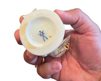 Crossed swords signature