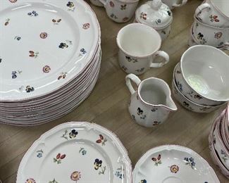 Fantastic set of china perfect for everyday use! 