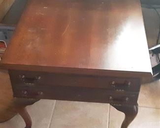 Wood side table with 2 drawers