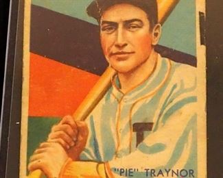1935 Diamond Stars (R327) Pie Traynor HOF #99 (Creased)
