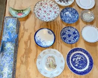 These singular plates would make a Great Wall display or even use them for different craft projects