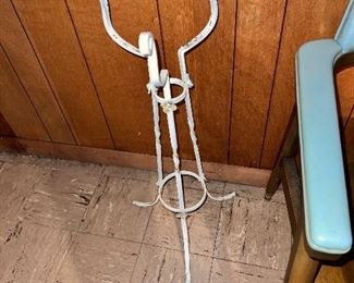 Vntg. metal plant stand