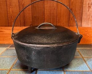 Vintage cast iron pot  with wire handle and lid