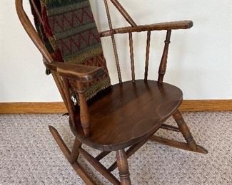 Maple rocker - Colonial Windsor style rocking chair