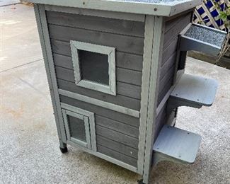 Brand new two-story cat house by Aivituvin