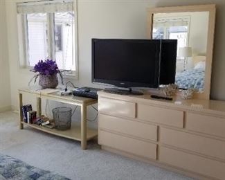King bedroom set long dresser with mirror