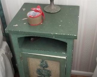 Accent furniture & lamps