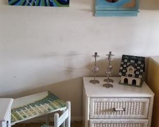 Accent furniture & decor