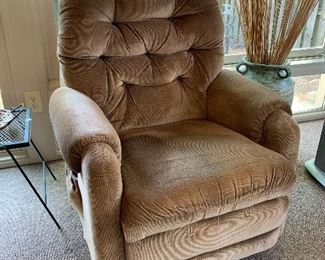 	#25	Upholstered lift chair	 $100.00 	