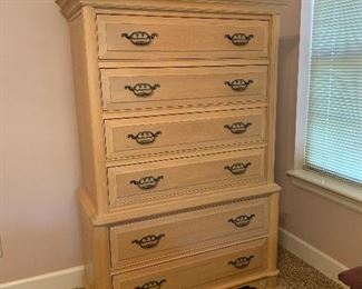 	#39	Thomasville chest of drawers 42x18x65	 $200.00 	
