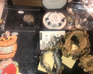 Items Located In The 1st Bedroom ( Master) 