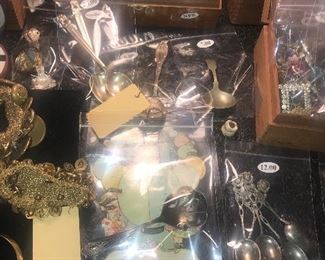 Items Located In The 1st Bedroom ( Master) 