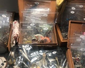 Items Located In The 1st Bedroom ( Master) 