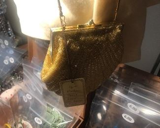 Items Located In The 1st Bedroom ( Master) 