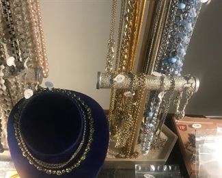 Items Located In The 1st Bedroom ( Master) 