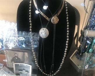 Items Located In The 1st Bedroom ( Master) 