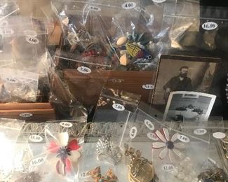 Items Located In The 1st Bedroom ( Master) 