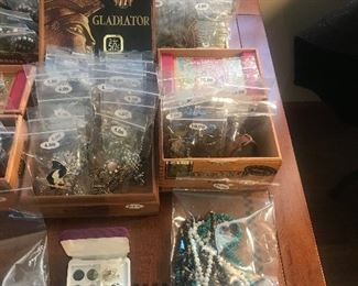 Items Located In The 1st Bedroom ( Master) 