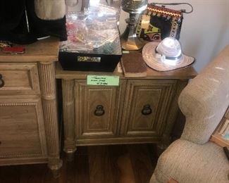 Items Located In The 1st Bedroom ( Master) 