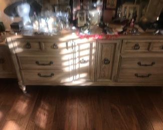Items Located In The 1st Bedroom ( Master) 