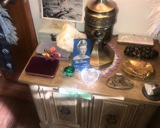Items Located In The 1st Bedroom ( Master) 