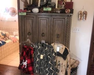 Items Located In The 1st Bedroom ( Master) 