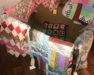 Items Located In The 1st Bedroom ( Master) 