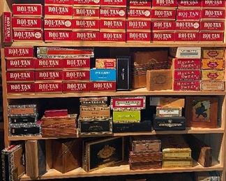 Giant collection of empty cigar boxes - Humidor 