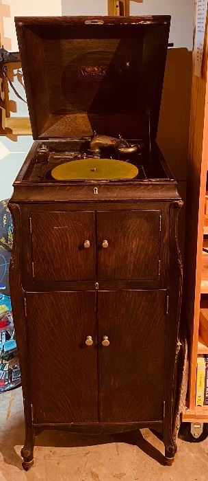 Antique Victrola Victor Talking Machine Record Player 