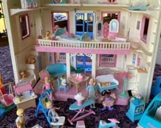 1990’s Fisher Price Fun !!!Loving Family DollHouse