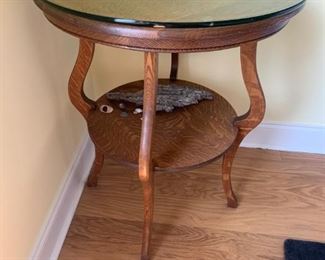 Round Antique Table $ 56.00