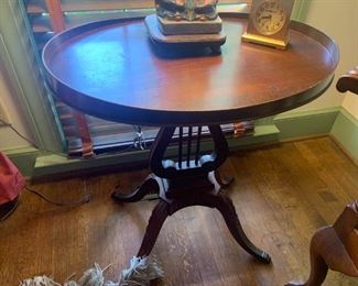 Oval Antique Table $ 78.00