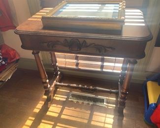Antique 1 Drawer End Table $ 88.00