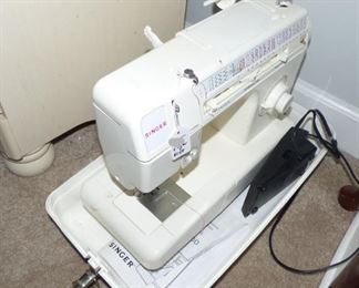 Singer Portable Sewing Machine with Case