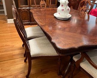 Beautiful Dining Room Table and Chairs
