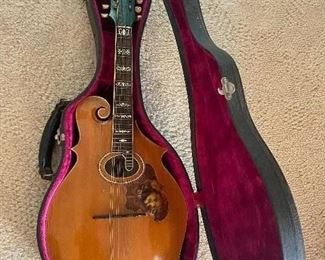 The Gibson mandolin with case 1907 - F4 Artist Model with Fingerboard Inlays
