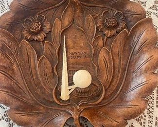 New York World Fair wood decorative plate