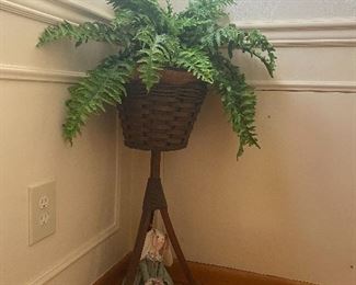 Wicker plant stand 