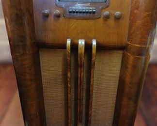 Vintage Farnsworth Radio