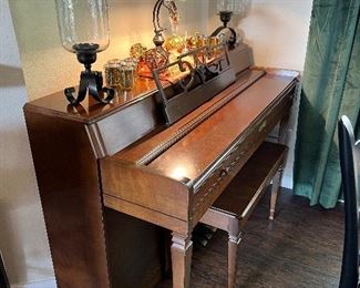 Wurlitzer upright piano Model 2116.